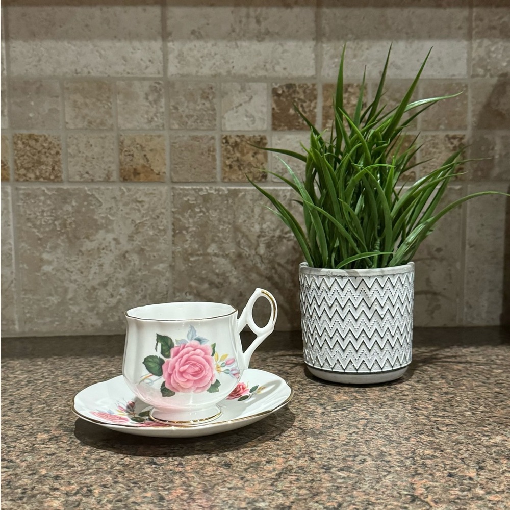 Royal Dover England Tea Cup & Saucer Bone China Pink Floral Cabbage Rose 1950’s